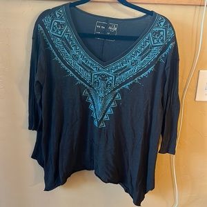 We the Free - S/P quarter length sleeves with blue collar design, seamless hem